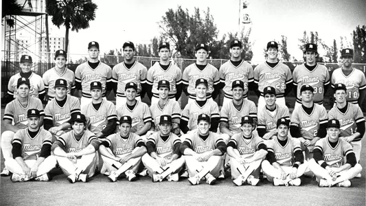A team photo of the 1986 baseball team.