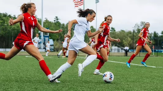 Sandrine Brault dribbles the ball.