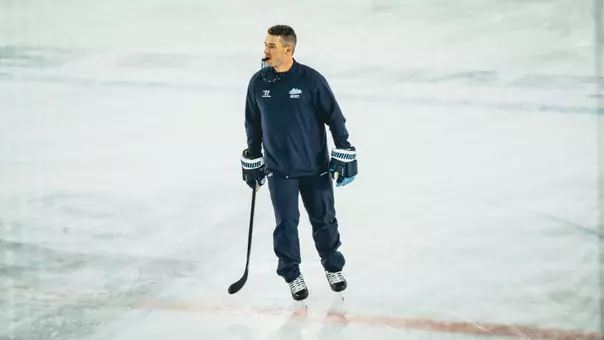 Alex Kurtz on the ice