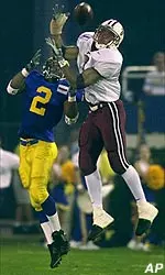 Delaware's Butter Pressey, left, is beaten to the ball for an interception by Massachusetts' Jeremy Robinson during the first quarter.