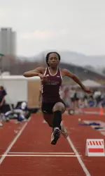 Stephanie Aguguo and the Minutewomen will head to UNH this weekend for the UNH Pre-Conference Meet.