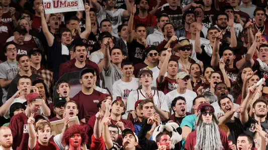 Mullins MBB crowd
