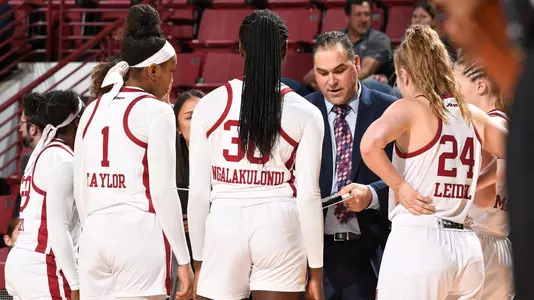 WBB Tory Verdi Huddle Hartford 2019-20