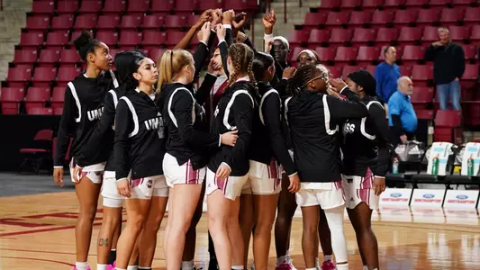 WBB_Team_Huddle_Maine