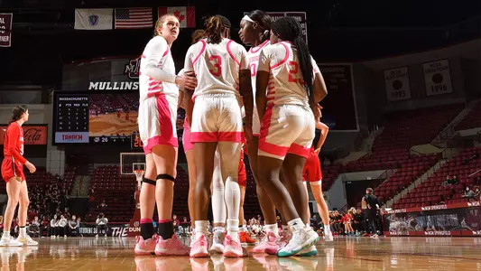 WBB_Team_Huddle