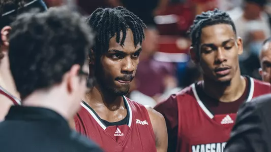 MBB23 - Ndjigue in Huddle vs Davidson