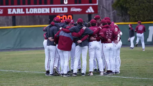 BASE_Huddle_Team_vsURI