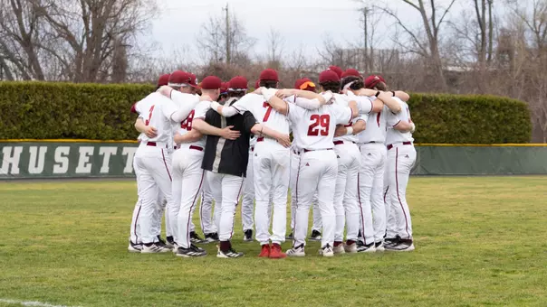 BASE_vsQuinnipiac_Huddle_Team