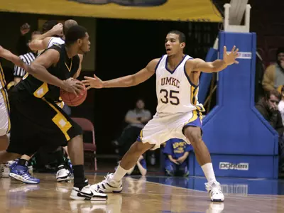 Kangaroos Set To Host Loyola Chicago At Noon On Saturday