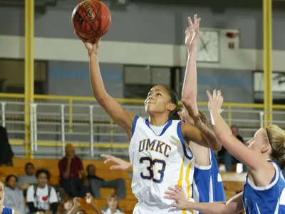 Kangaroos Tripped Up By Oral Roberts, 67-63