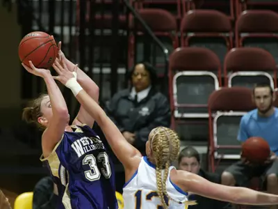 Kangaroos Survive Dismal Second-Half Shooting To Defeat Centenary 57-46