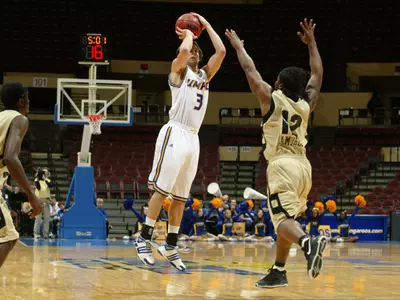 Brumagin's 28 Points Leads UMKC To 70-62 Win Over IPFW