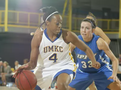 Kangaroos Open Up Regular Season With Cyclones