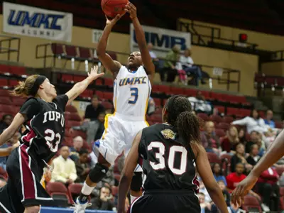 Hall-Jones Sends `Roos Past Summit League Leader Oral Roberts, 81-77