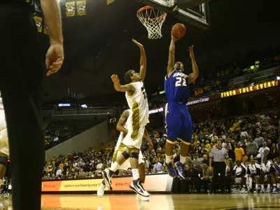 'Roos Drop Road Contest At IPFW, 78-69