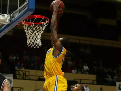 Strong Second Half Propels 'Roos To 65-56 Victory Over IPFW