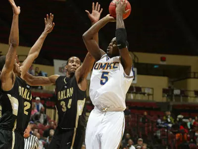 Johnson's Double-Double Helps 'Roos To 73-71 Win Over Central Arkansas