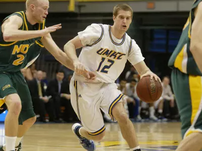 'Roos To Face Leathernecks In Regular Season Road Finale