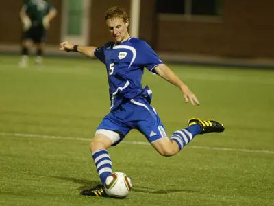 'Roos Head North On I-35 To Face Drake On Wednesday