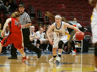 `Roos Hold On For 58-51 Win Over Western Illinois