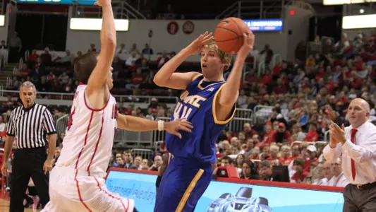 'Roos Hang Tough, But Fall at Bradley 68-58