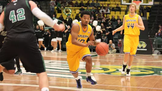 Wolverines Hold Off 'Roos Late, 58-54