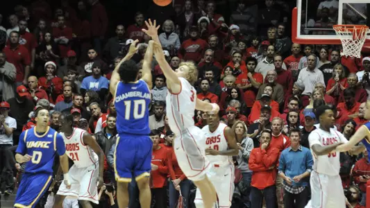 Lobos Take Advantage of 'Roo Miscues, Roll 87-62