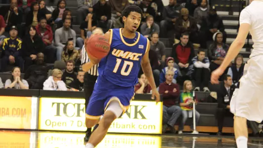 Chamberlain's 30 Not Enough as 'Roos Fall at Oakland, 86-73