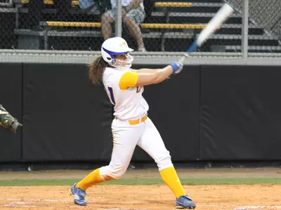 'Roos Down Billikens, Fall To Tigers In Weather-Shortened Saint Louis Breast Cancer Tournament