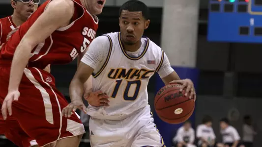 'Roos Host Leathernecks Thursday to Finish First Half of League Play