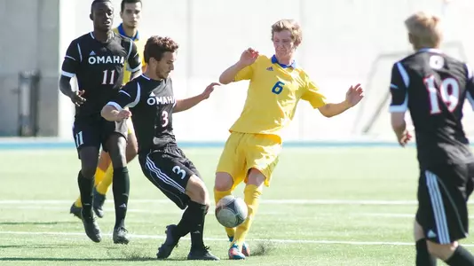 Leathernecks Take Out 'Roos in Macomb, 2-1