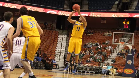 'Roos Battle Great Danes to the End, Fall 62-59