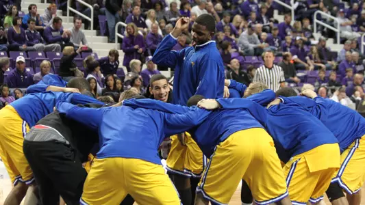 'Roos Step Back Into Conference Play, Face Mavs in New Years Eve Clash