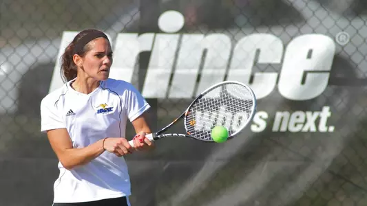 UMKC Tennis Knocks Off Bearcats for Fifth Straight Win