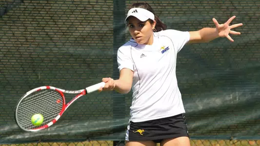 Golden Eagles Halt ?Roos Winning Streak at Six
