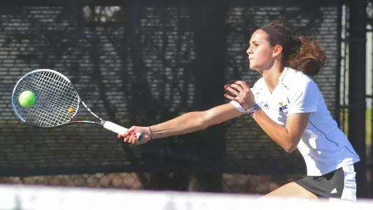 Kangaroos Drop Narrow 4-3 Decision to Bearcats