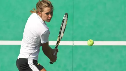 UMKC Makes it Six Straight, Takes Out Oakland 4-0