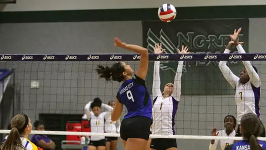 'Roos Open UniWyo Cowgirl Classic With 3-0 Win Over Wildcats