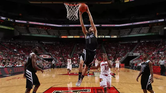 No. 7 Louisville Too Much For ?Roos in Richardson?s Return, 90-62