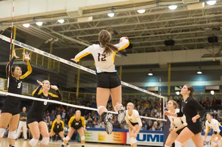 ?Roos Continue With Hot Play After Win Over Chicago State