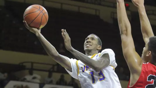 Spartans Defense Shuts Down 'Roos in Final Non-Con, 61-49