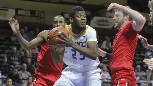 Kangaroos Win Double Overtime Battle at Indiana State, 73-70