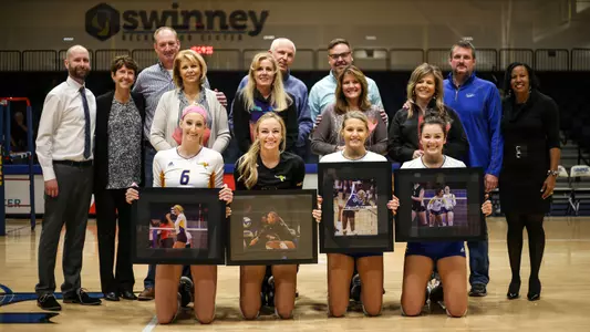 Roos Fall to League-Leading New Mexico State, 3-0