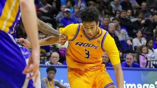 Roos Defeated by CSU Bakersfield, 74-63