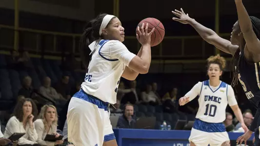 Roos Take FAU Down to the Wire in Holiday Classic Finale