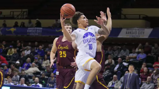 Roos Stay Hot in Win over Vaqueros