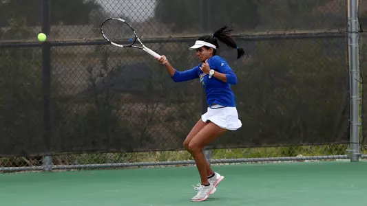 Roos Fall to Wildcats in Season Opener