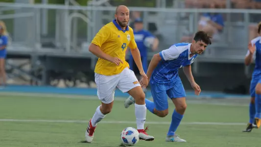 Roos Pull Away Sunday Night Against Runners, Split California Series