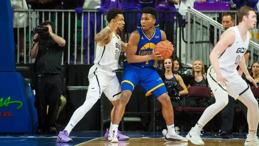 Roos To Host Eagles At Muni