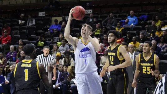 Milwaukee Stuns UMKC, 69-66, With Game-Ending Scoring Spurt